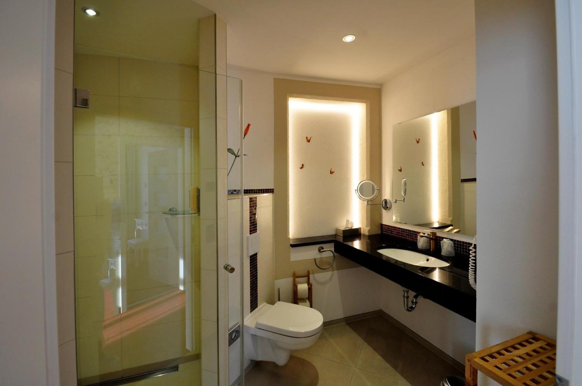 Dampfschiffhotel * Штадт-Велен